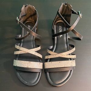 New Womens Soda Strappy Black Sandals- Size 6.